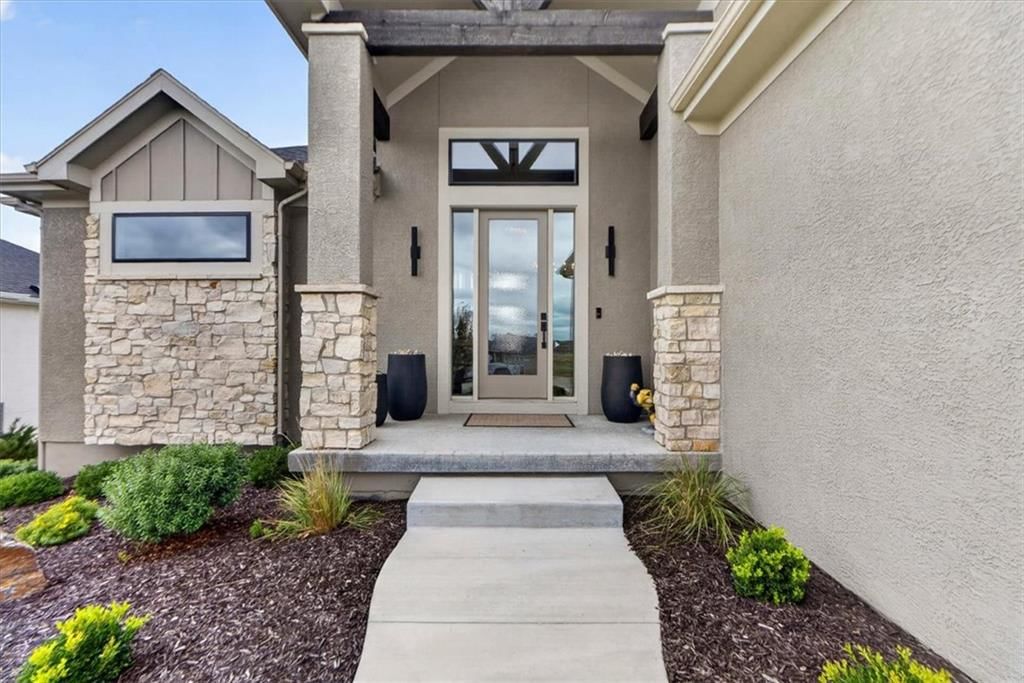 10782 S Houston Street, Olathe, KS: listing photo 2