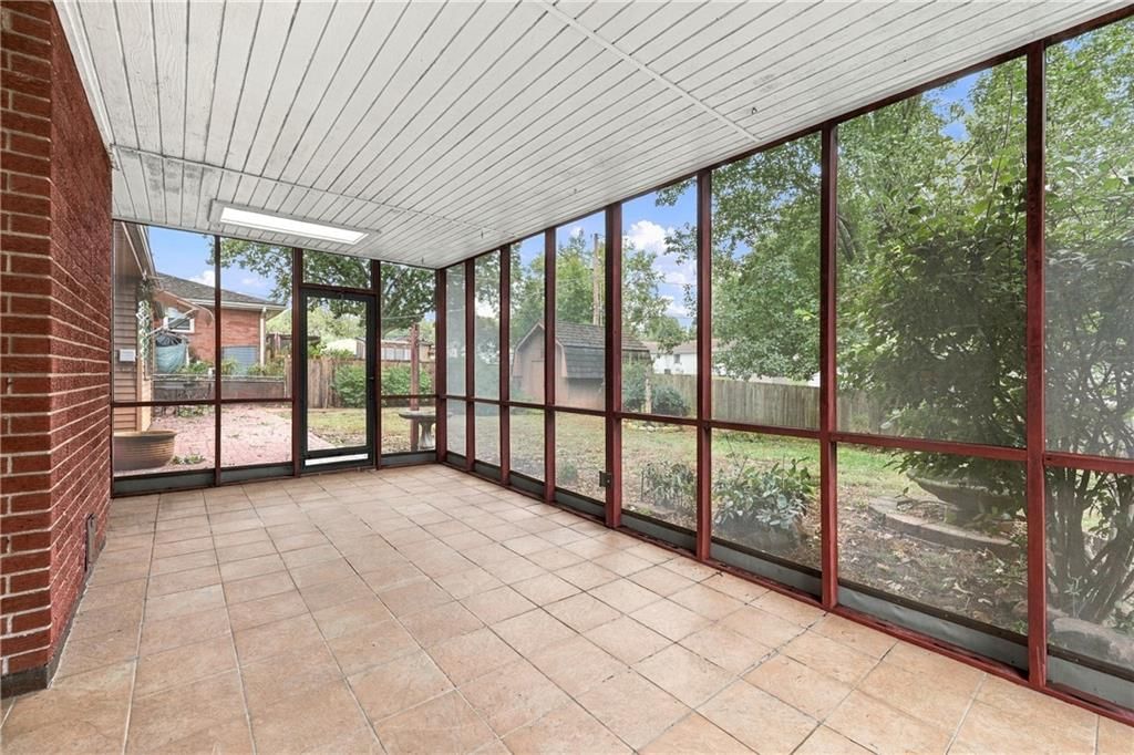Tile floors at 1703 NE 77 Street, Gladstone, MO 64118