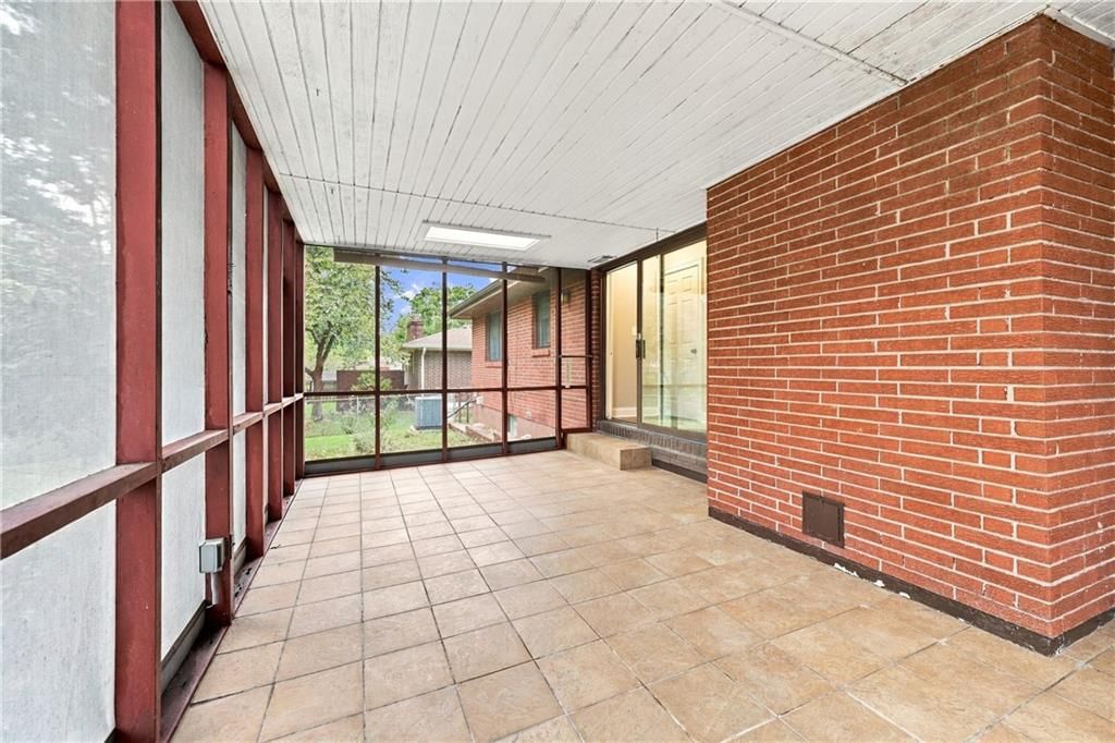 Sunroom and screened porch at 1703 NE 77 Street, Gladstone, MO 64118