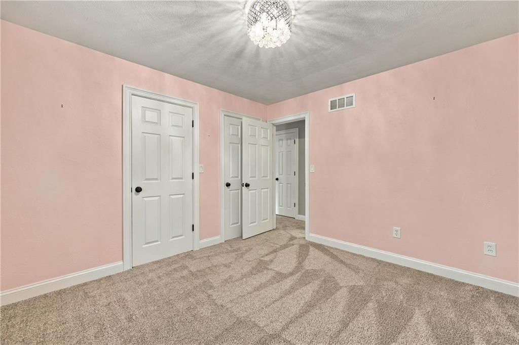 Photo 18 of 32 - 1703 NE 77 Street, Gladstone, MO 64118