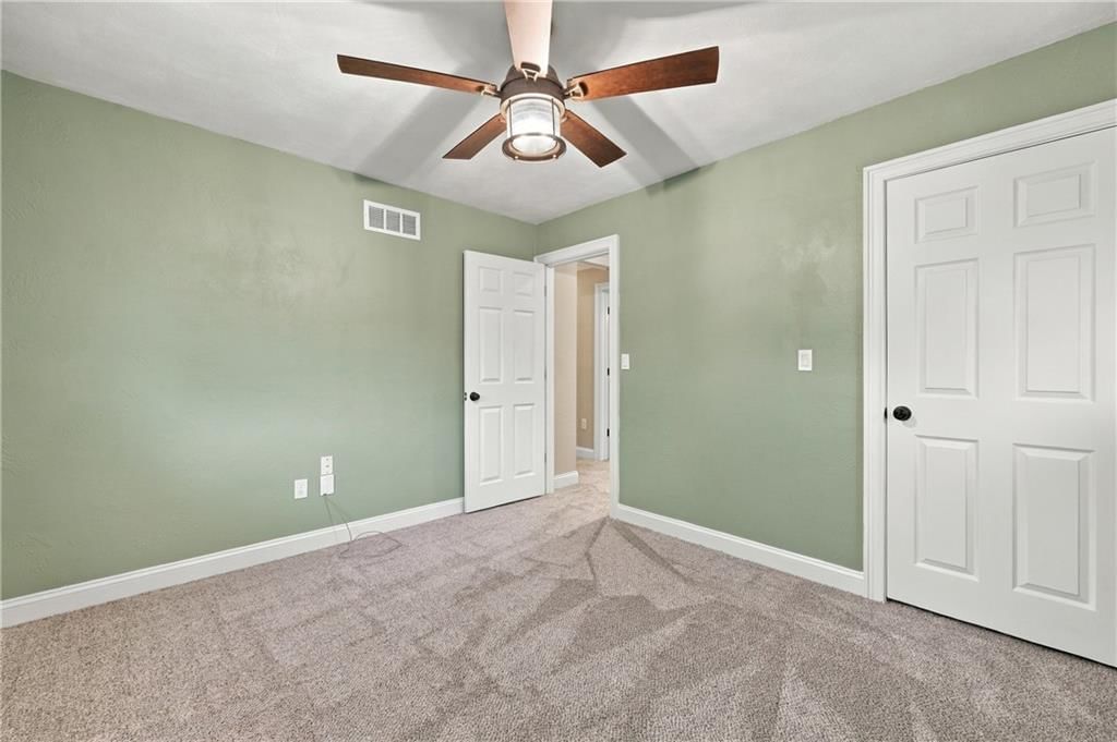 Black hardware and carpet at 1703 NE 77 Street, Gladstone, MO 64118