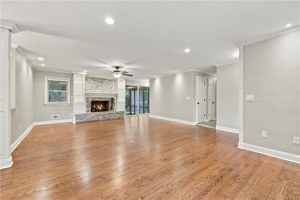 Photo 8 of 32 - 1703 NE 77 Street, Gladstone, MO 64118