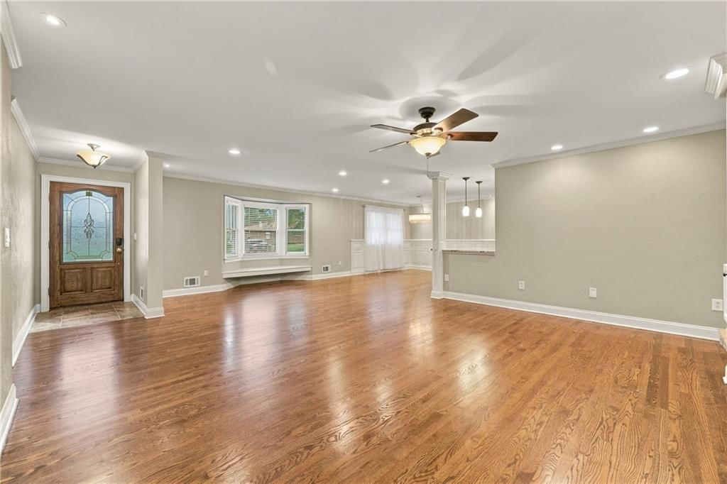Photo 9 of 32 - 1703 NE 77 Street, Gladstone, MO 64118