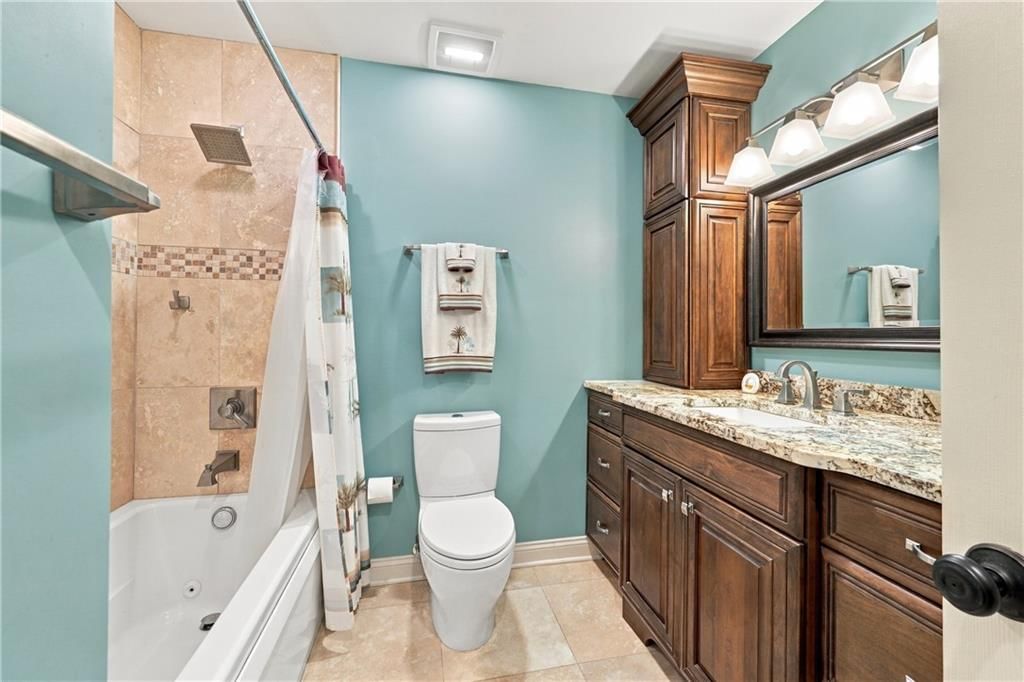 Photo 17 of 32 - 1703 NE 77 Street, Gladstone, MO 64118