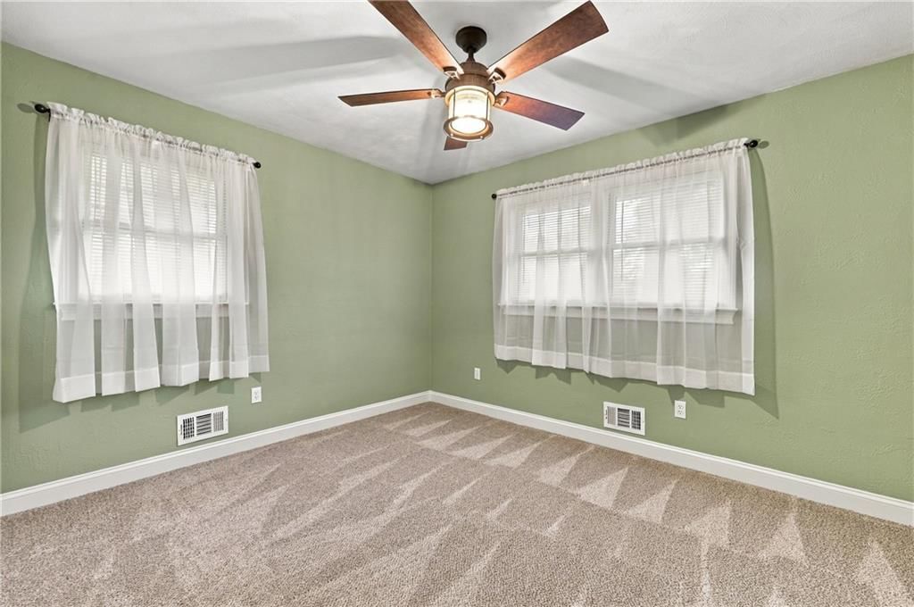 Photo 13 of 32 - 1703 NE 77 Street, Gladstone, MO 64118