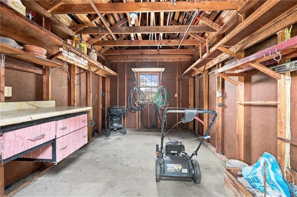 Workshop at 1703 NE 77 Street, Gladstone, MO 64118