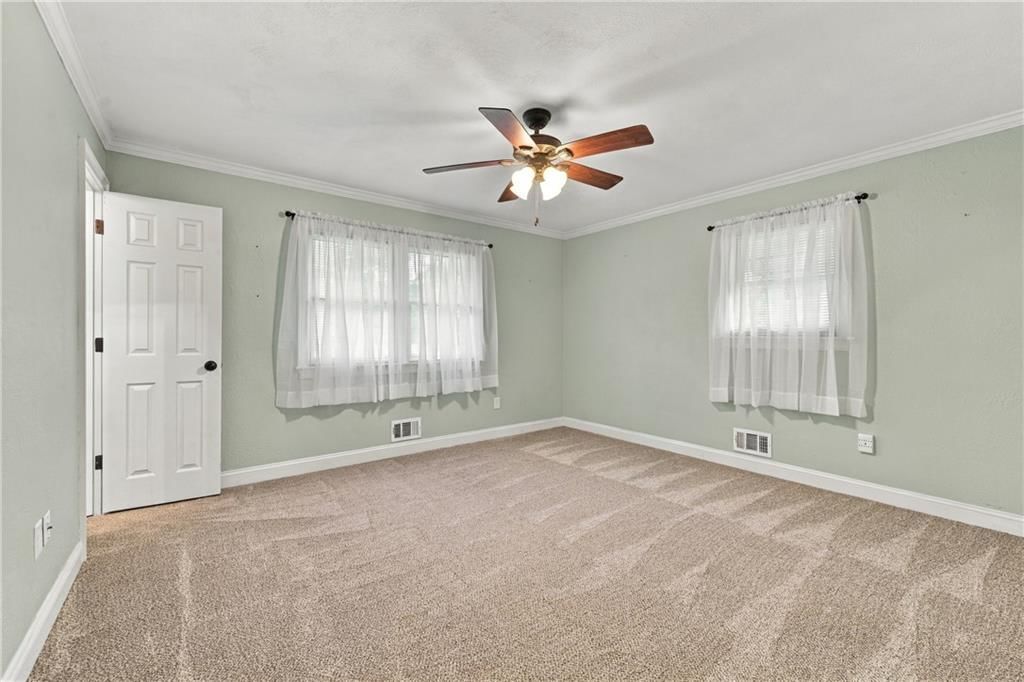 Photo 16 of 32 - 1703 NE 77 Street, Gladstone, MO 64118