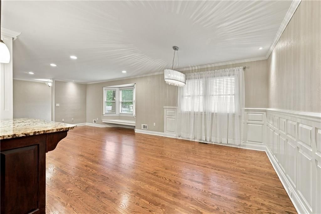 Photo 6 of 32 - 1703 NE 77 Street, Gladstone, MO 64118