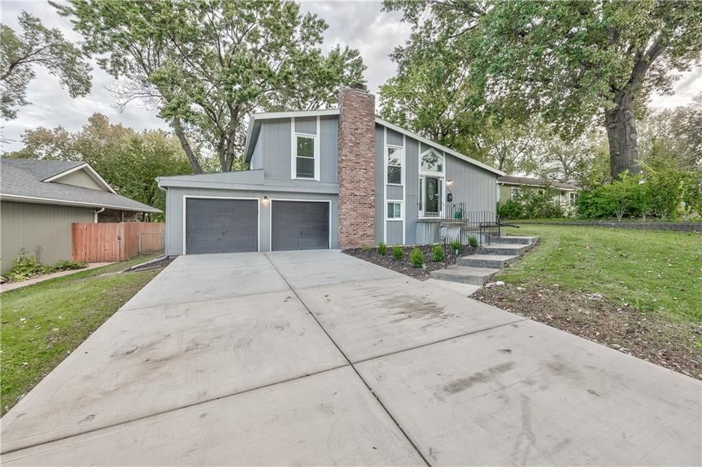 9400 W 83rd Terrace, Overland Park, KS: listing photo 2
