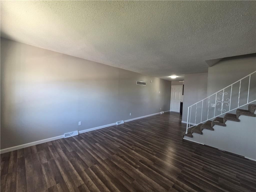 Photo 5 of 13 - 909 N JAN MAR Street, Olathe, KS 66061
