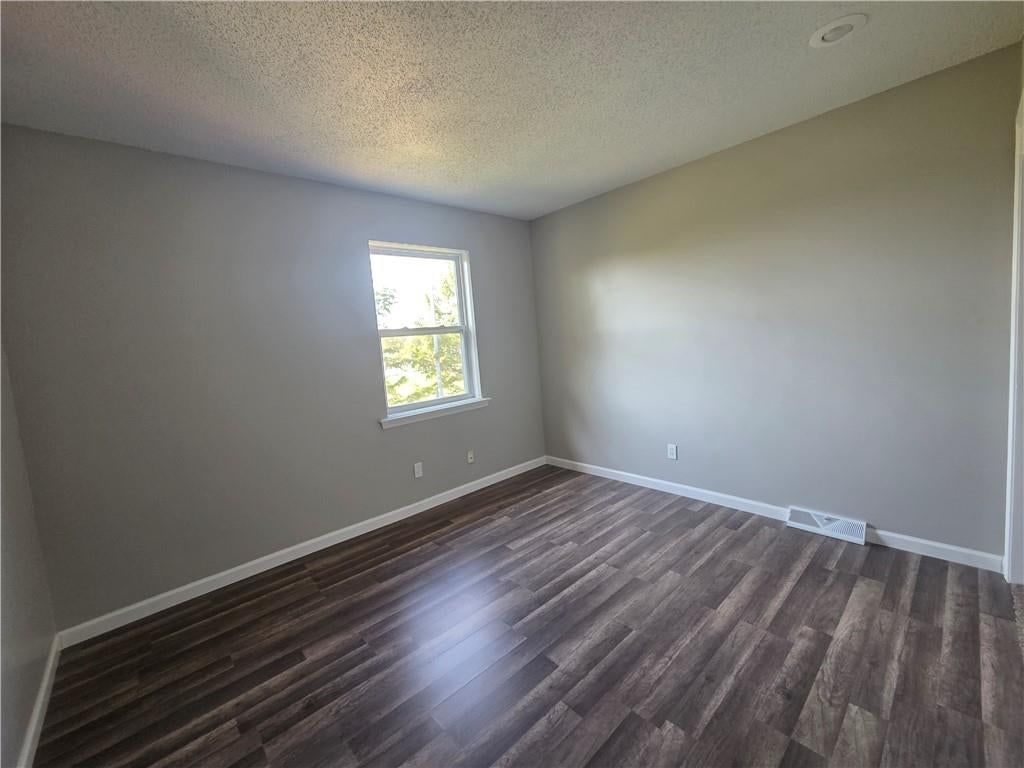 Photo 10 of 13 - 909 N JAN MAR Street, Olathe, KS 66061
