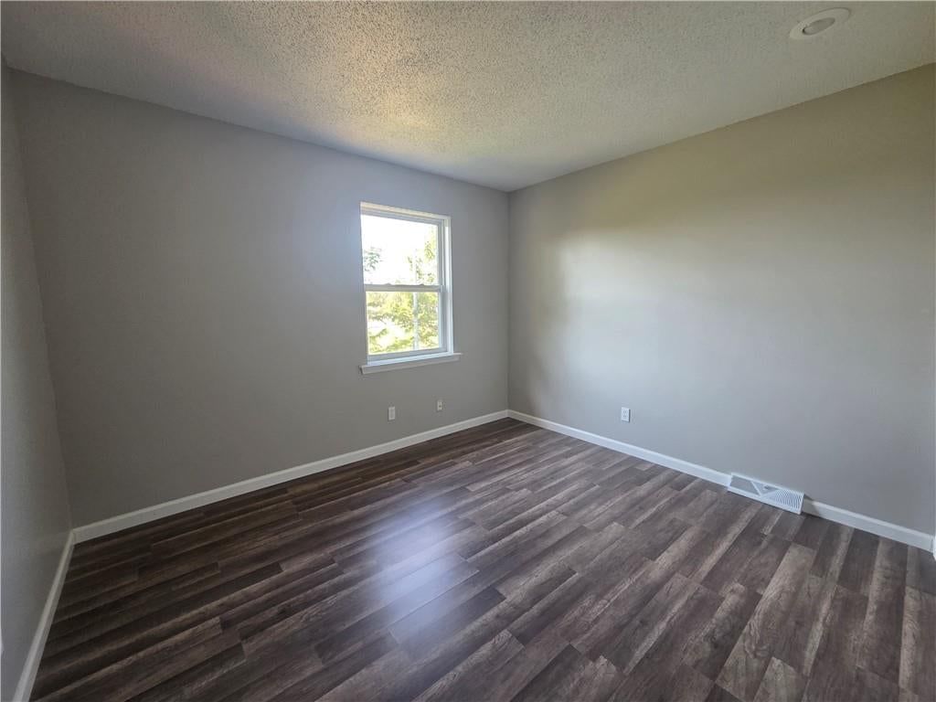 Photo 11 of 13 - 909 N JAN MAR Street, Olathe, KS 66061