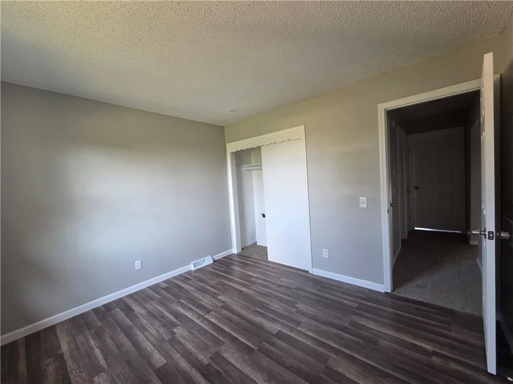 Photo 12 of 13 - 909 N JAN MAR Street, Olathe, KS 66061