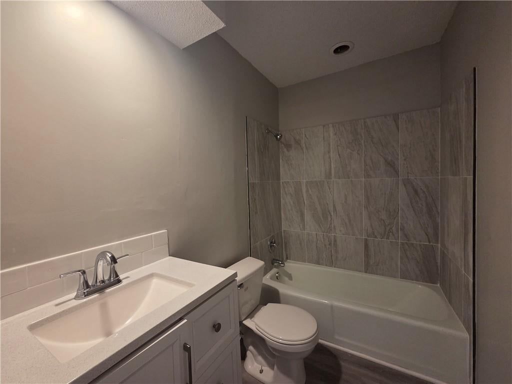 Tiled shower at 909 N JAN MAR Street, Olathe, KS 66061