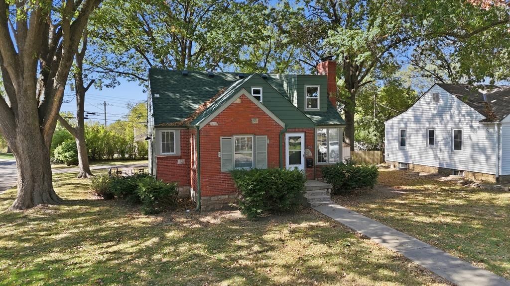 Photo 3 of 46 - 4920 Birch Street, Roeland Park, KS 66205