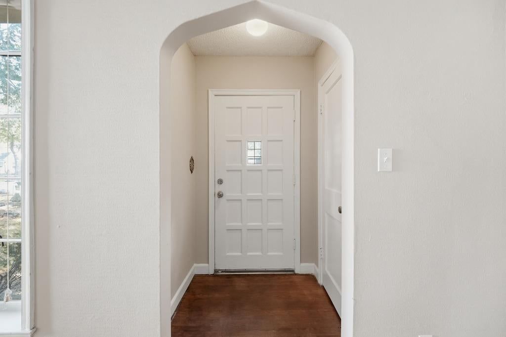 Photo 4 of 46 - 4920 Birch Street, Roeland Park, KS 66205