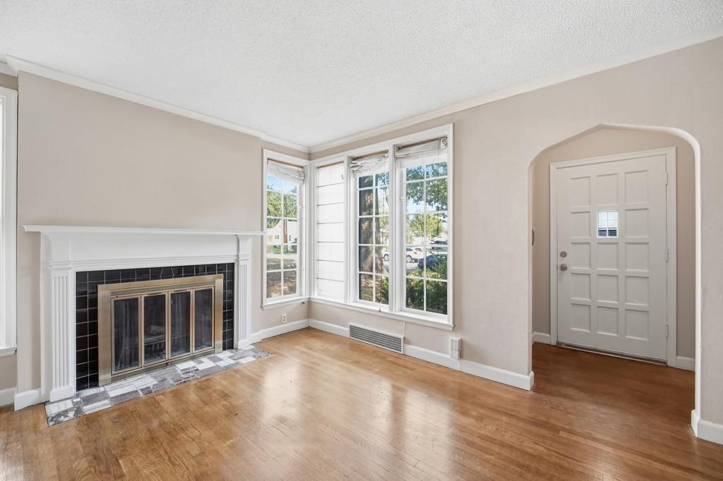 Photo 6 of 46 - 4920 Birch Street, Roeland Park, KS 66205