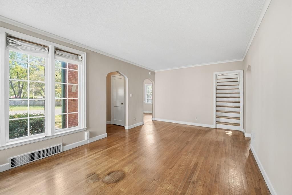 Photo 7 of 46 - 4920 Birch Street, Roeland Park, KS 66205