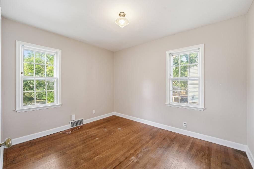 Photo 10 of 46 - 4920 Birch Street, Roeland Park, KS 66205