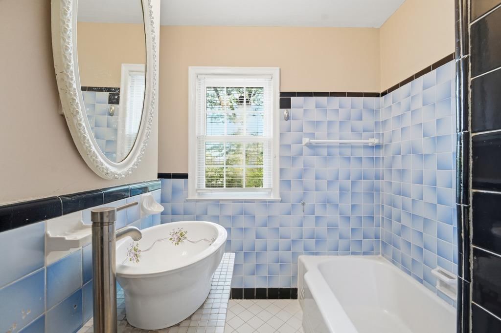 Photo 12 of 46 - 4920 Birch Street, Roeland Park, KS 66205