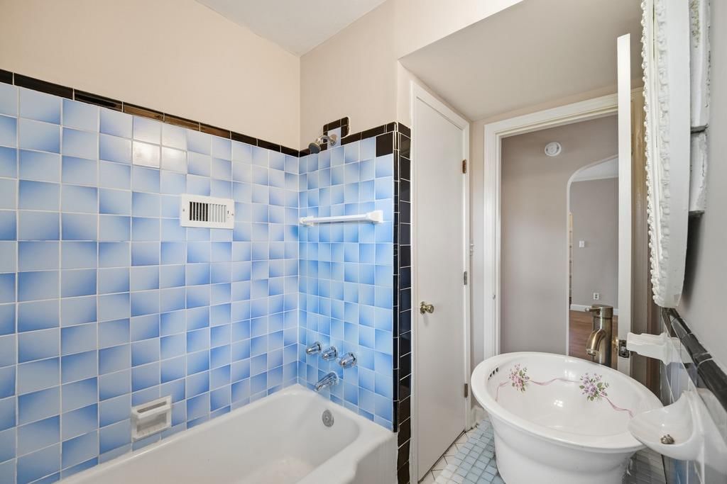Photo 13 of 46 - 4920 Birch Street, Roeland Park, KS 66205