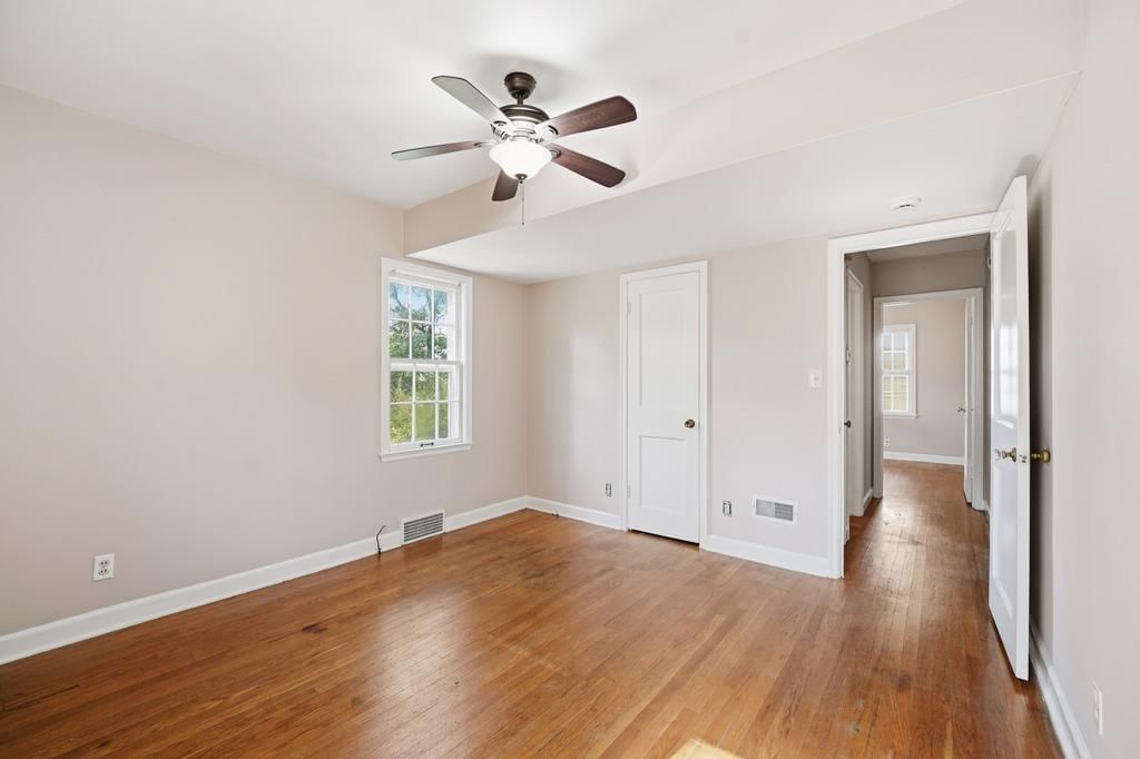 Photo 16 of 46 - 4920 Birch Street, Roeland Park, KS 66205