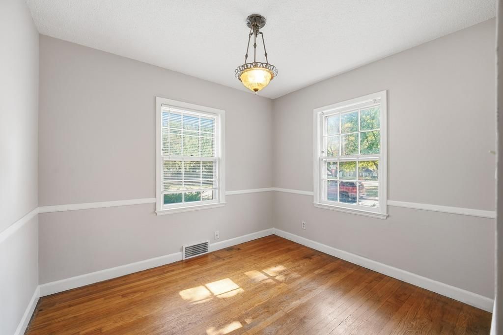 Photo 17 of 46 - 4920 Birch Street, Roeland Park, KS 66205