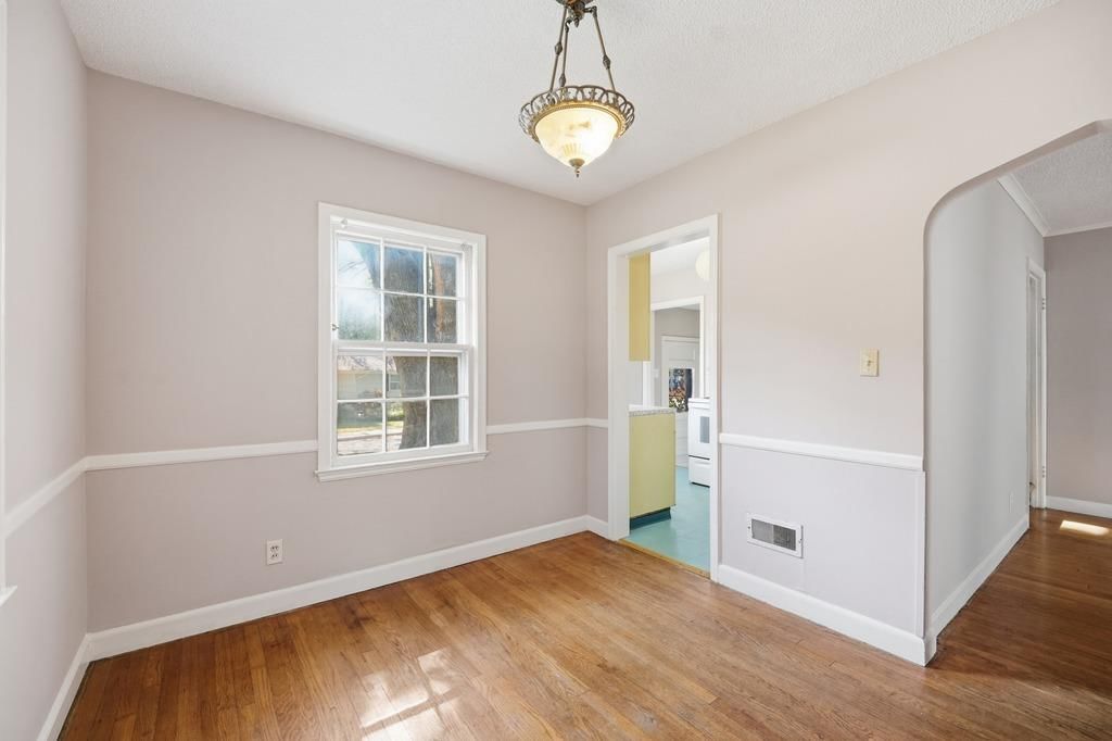 Photo 19 of 46 - 4920 Birch Street, Roeland Park, KS 66205