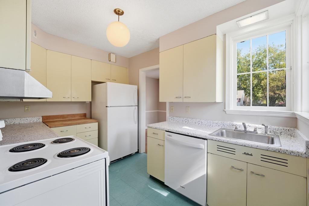 Photo 21 of 46 - 4920 Birch Street, Roeland Park, KS 66205