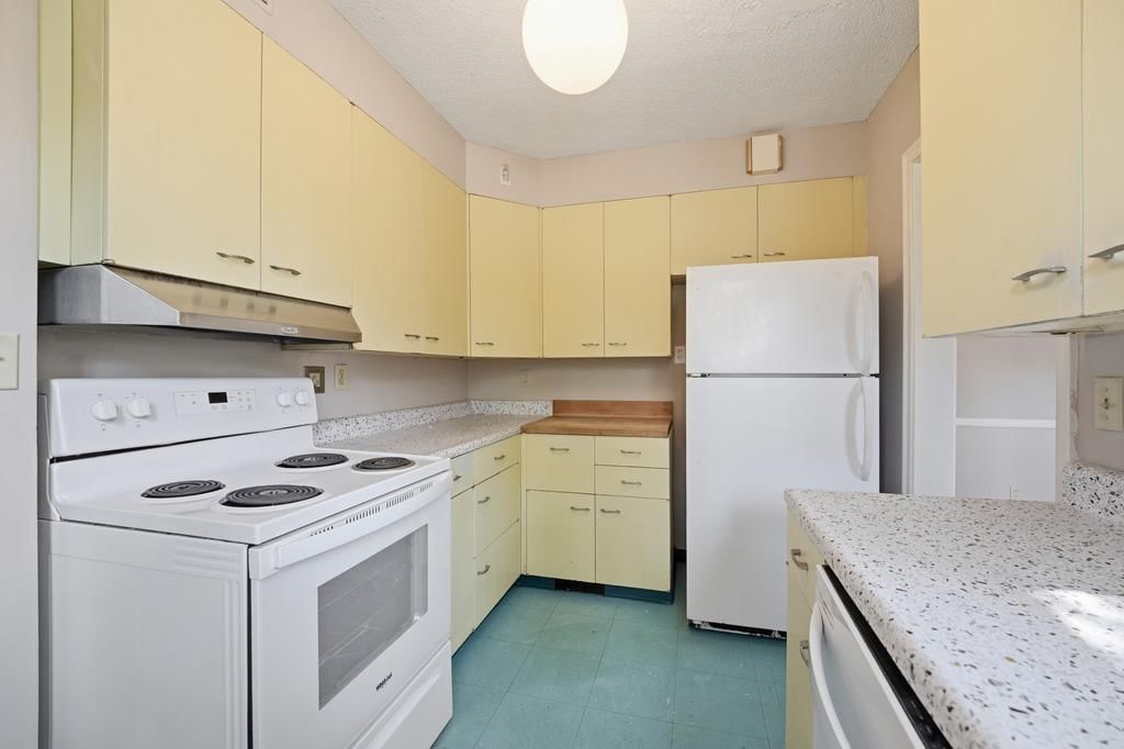 Photo 22 of 46 - 4920 Birch Street, Roeland Park, KS 66205