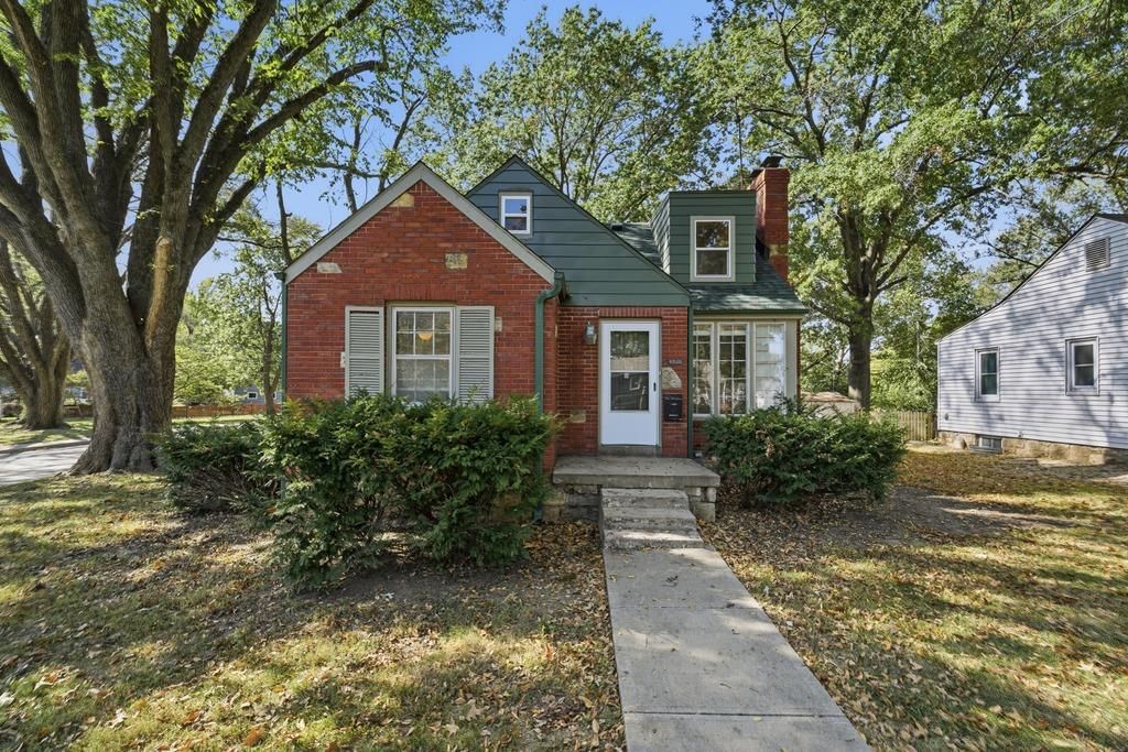 Photo 36 of 46 - 4920 Birch Street, Roeland Park, KS 66205