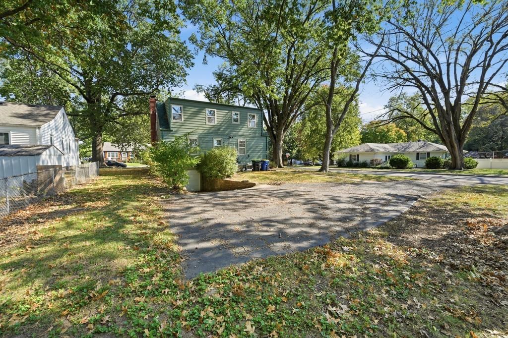 Photo 39 of 46 - 4920 Birch Street, Roeland Park, KS 66205
