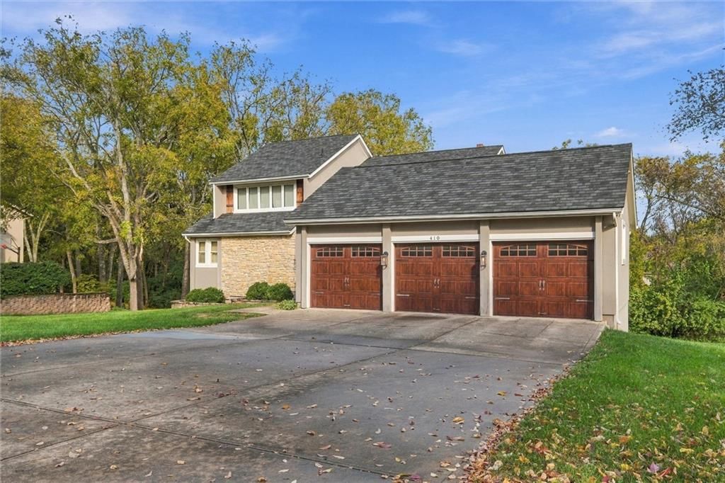 410 W 123rd Terrace, Kansas City, MO: listing photo 3