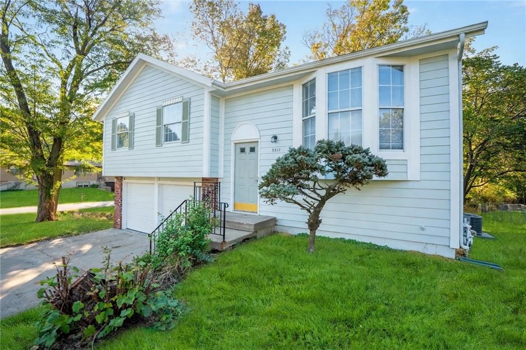Photo 4 of 30 - 5511 NE 50th Street, Kansas City, MO 64119