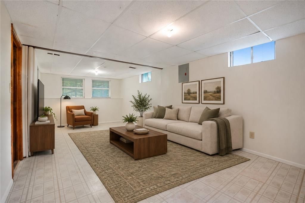 Finished basement at 5511 NE 50th Street, Kansas City, MO 64119