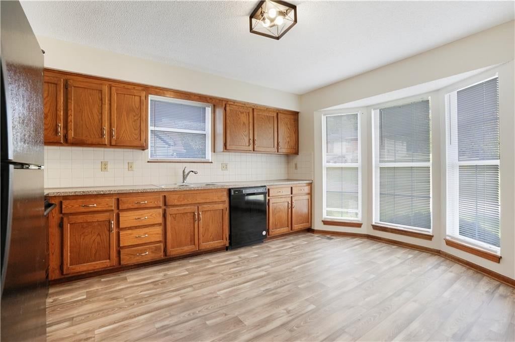 Photo 15 of 30 - 5511 NE 50th Street, Kansas City, MO 64119