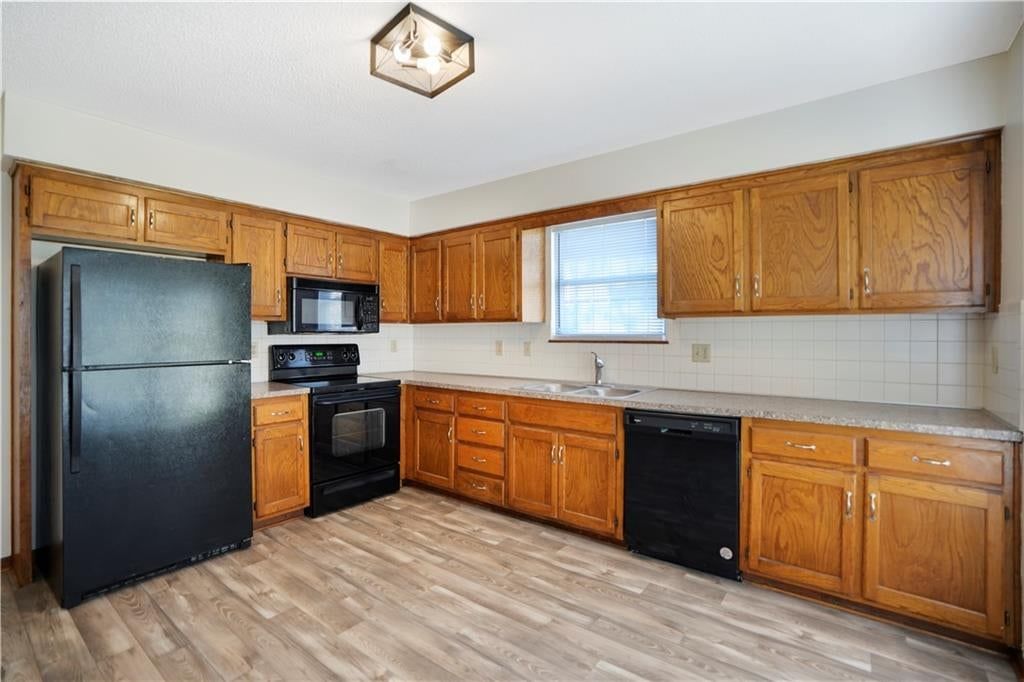 Photo 16 of 30 - 5511 NE 50th Street, Kansas City, MO 64119