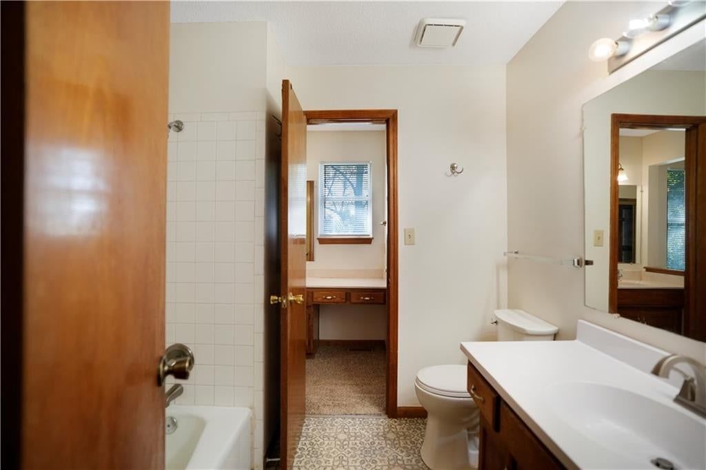 Photo 21 of 30 - 5511 NE 50th Street, Kansas City, MO 64119