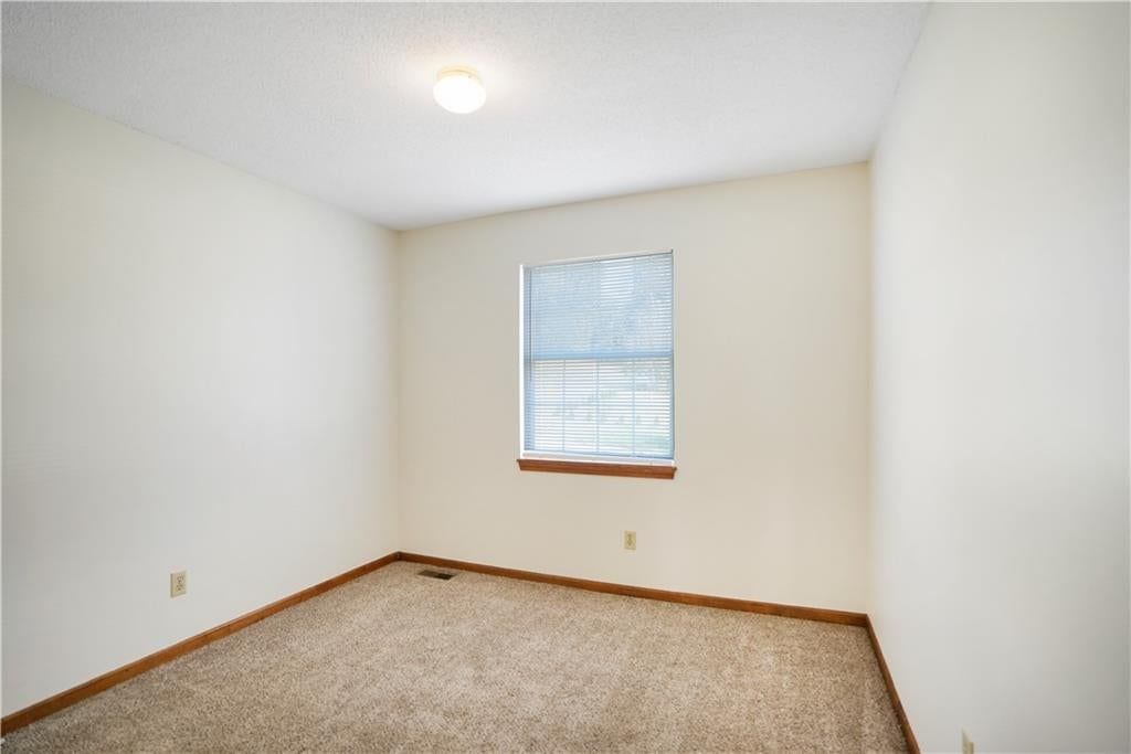 Photo 25 of 30 - 5511 NE 50th Street, Kansas City, MO 64119