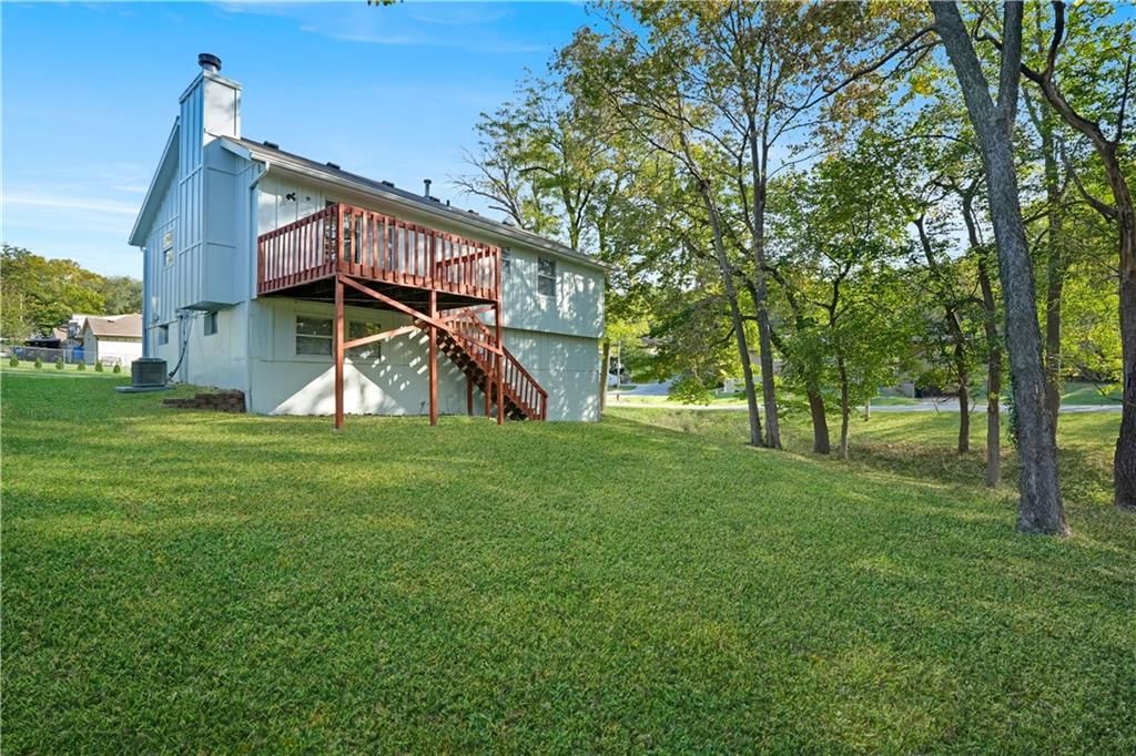 Deck at 5511 NE 50th Street, Kansas City, MO 64119