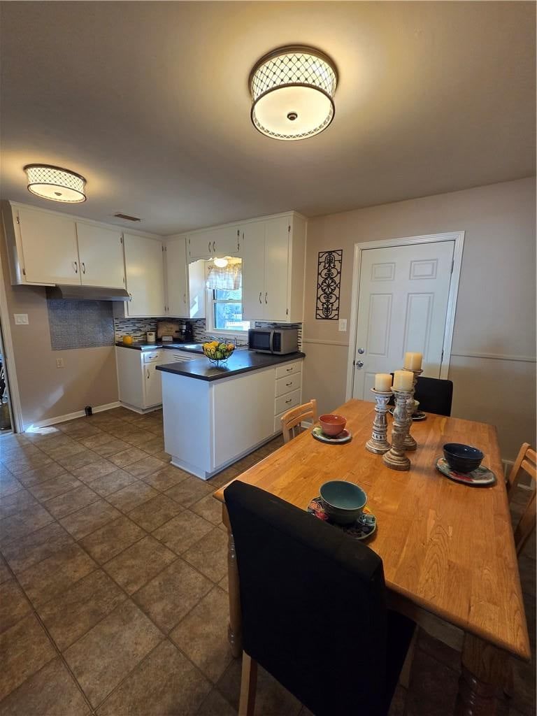 Photo 4 of 15 - 10911 W 56th Street, Shawnee, KS 66203