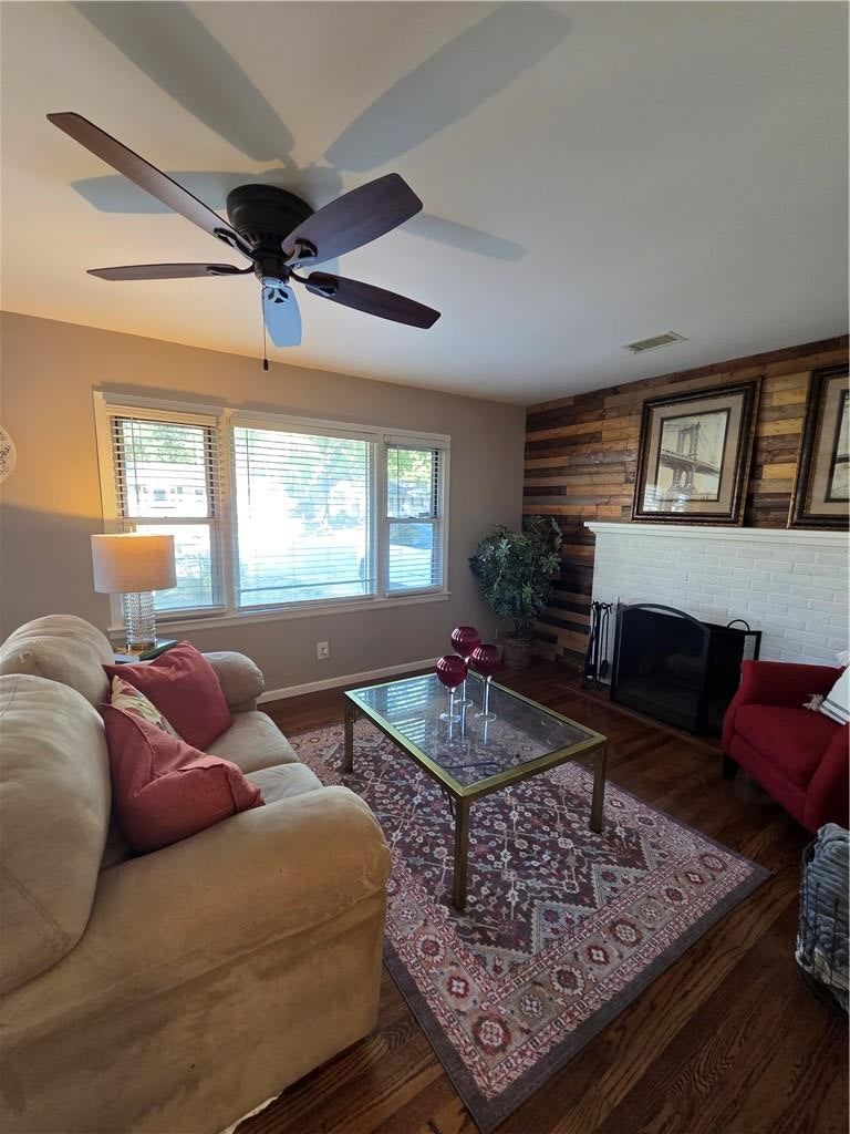 Photo 5 of 15 - 10911 W 56th Street, Shawnee, KS 66203
