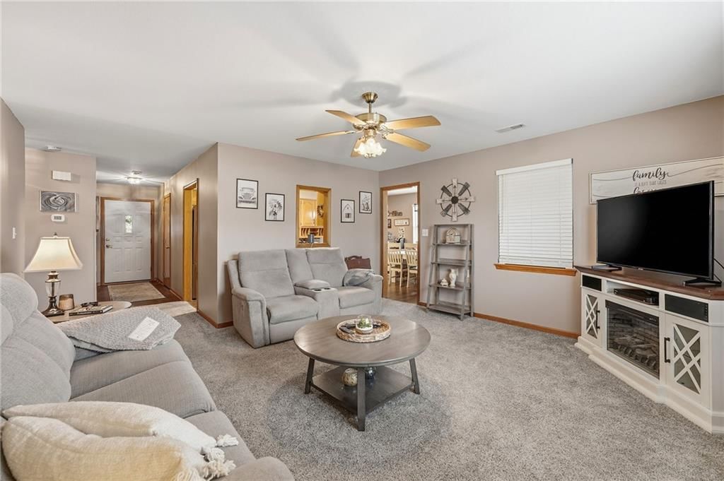 Photo 16 of 26 - 516 SATURN Drive, Raymore, MO 64083
