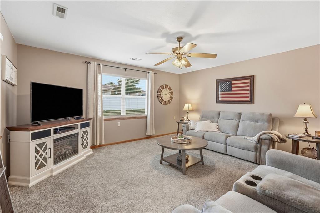 Photo 17 of 26 - 516 SATURN Drive, Raymore, MO 64083