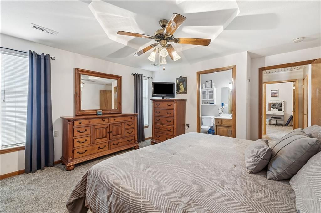 Photo 19 of 26 - 516 SATURN Drive, Raymore, MO 64083