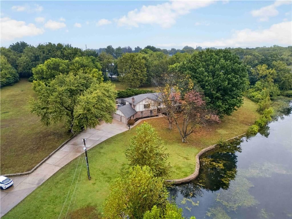 Photo 3 of 65 - 13300 W 71st Street, Shawnee, KS 66216