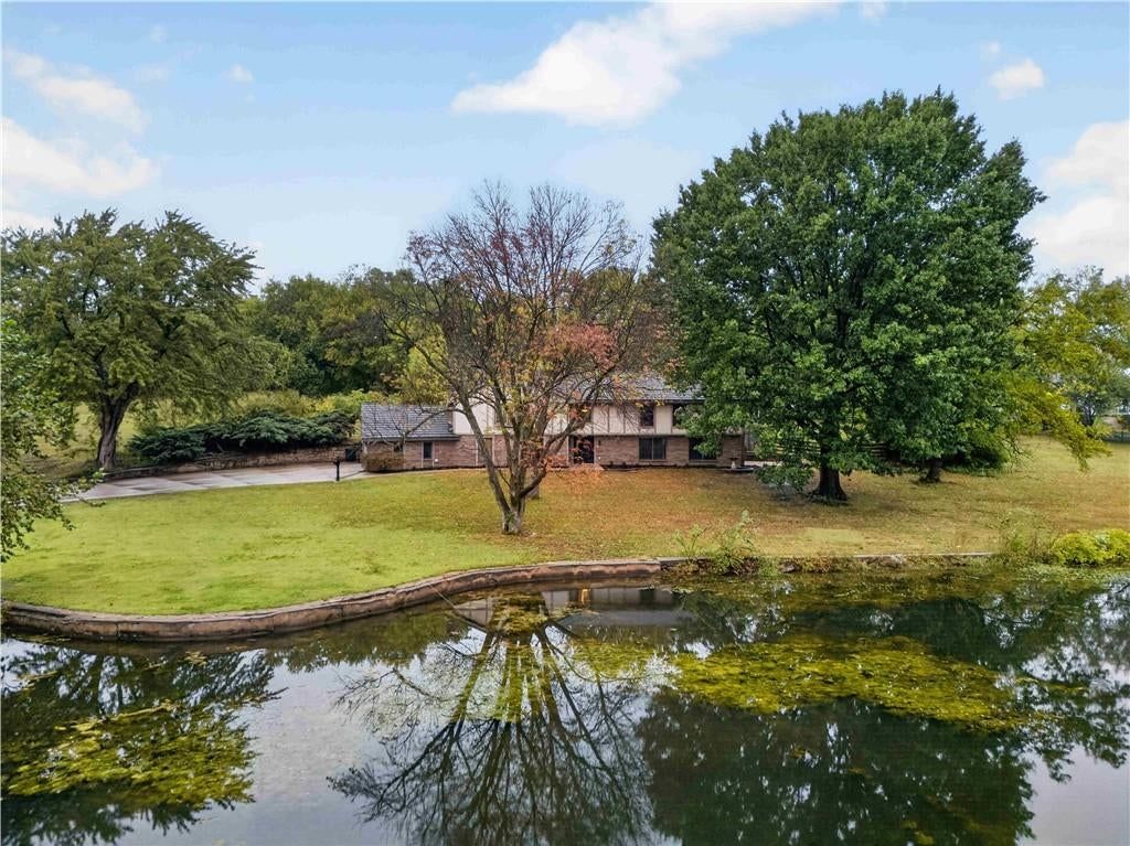 Photo 4 of 65 - 13300 W 71st Street, Shawnee, KS 66216