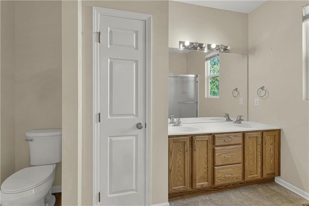 Photo 17 of 30, 7904 N Poplar Court, Kansas City, MO 64119