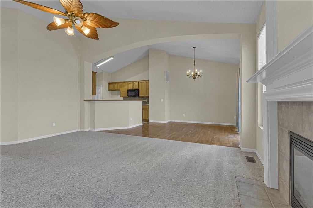 Photo 5 of 30 - 7904 N Poplar Court, Kansas City, MO 64119