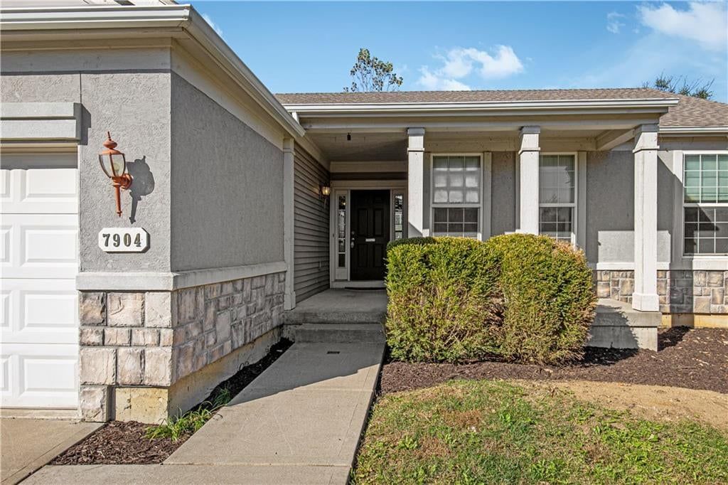 7904 Poplar Court N, Kansas City, MO: listing photo 2